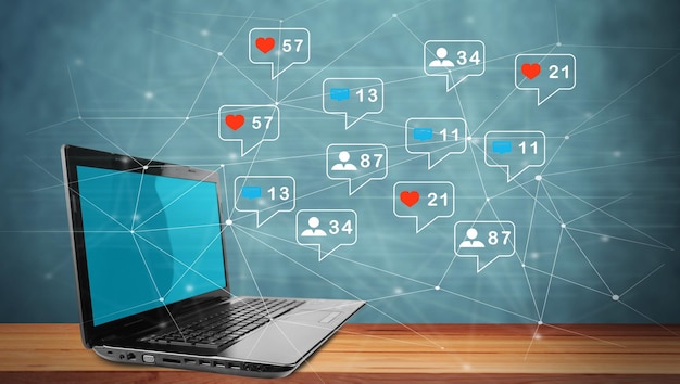 Meldingspictogram voor sociale media van het web Laptop op houten tafel