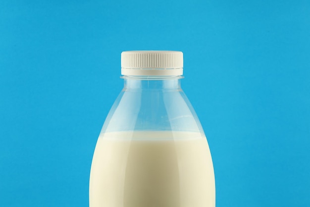 Melk in een plastic fles