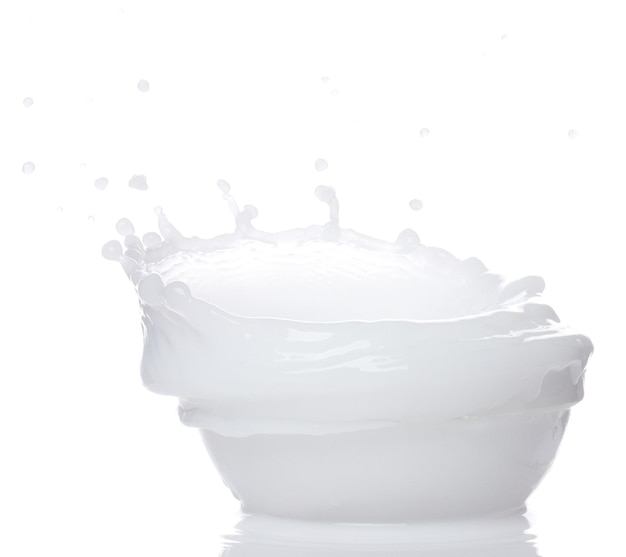 Melk yoghurt wit water druppel vorm vliegen spatten Melk lotion gieten drijven in de lucht