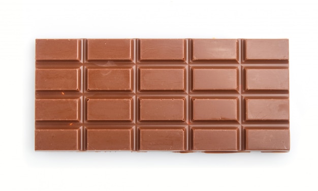 Melkchocolabar die op witte achtergrond wordt geïsoleerd