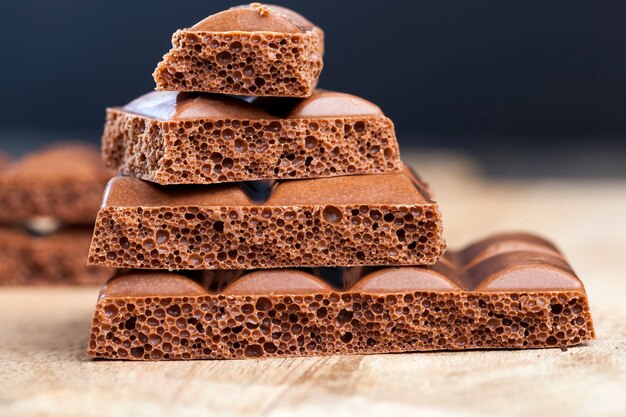 melkchocolade op tafel