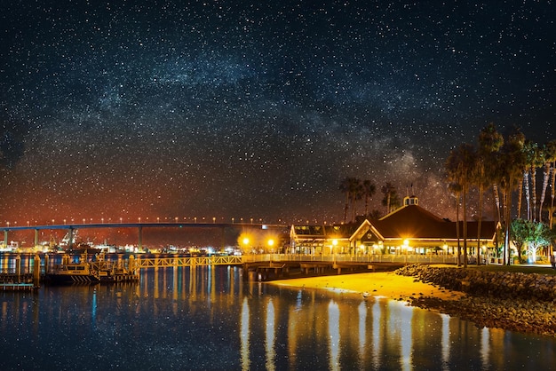 Foto melkweg over de coronado brug californië