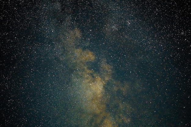 Melkweg sterren sterren ruimte stof in het universum lange belichting foto met korrels