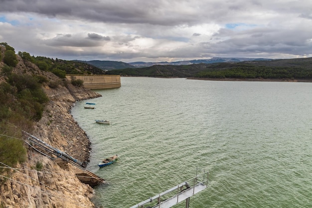 Kef 튀니지의 아름다운 오아시스인 Mellegue Dam