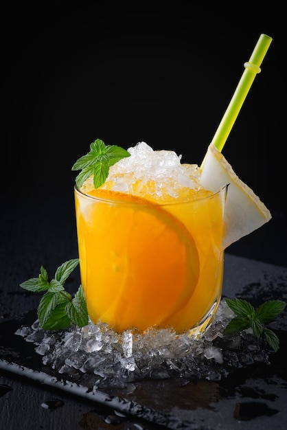 Meloencocktail met rum en sinaasappel