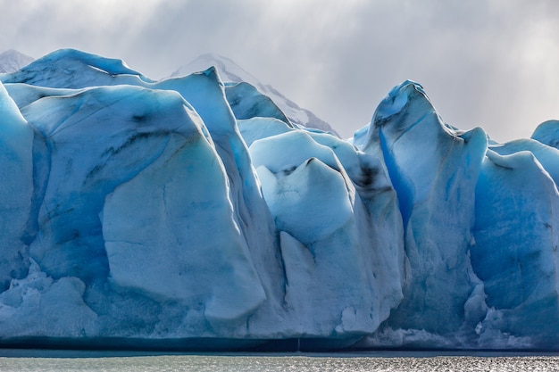 Foto ghiaccio di fusione blu campo di ghiaccio