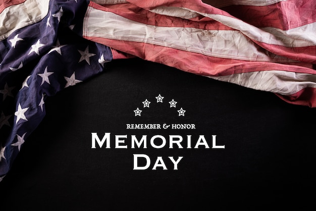 Photo memorial day concept. american flags with the text remember & honor