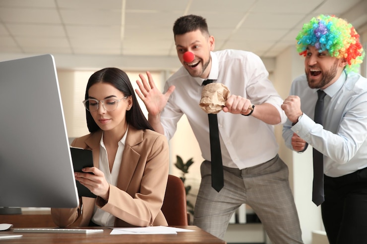 Photo men popping paper bag behind their colleague in office funny joke