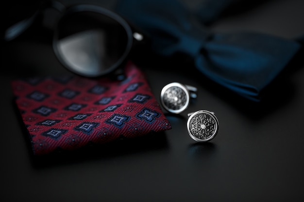 Men's cufflinks with cufflinks and sunglasses