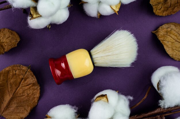 Men's shaving brush for applying shaving foam to the face