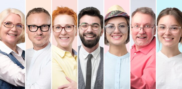 Photo men and women smiling broadly being content with new glasses