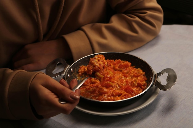 Foto menemen cibo turco o frittata