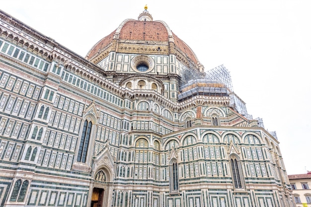 Mening aan gesierde voorgevel van Kathedraal Heilige Mary, Florence