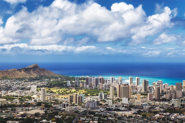 Mening van de stad van Honolulu, Waikiki en Diamond Head van Tantalus-vooruitzicht, Oahu, Hawaï