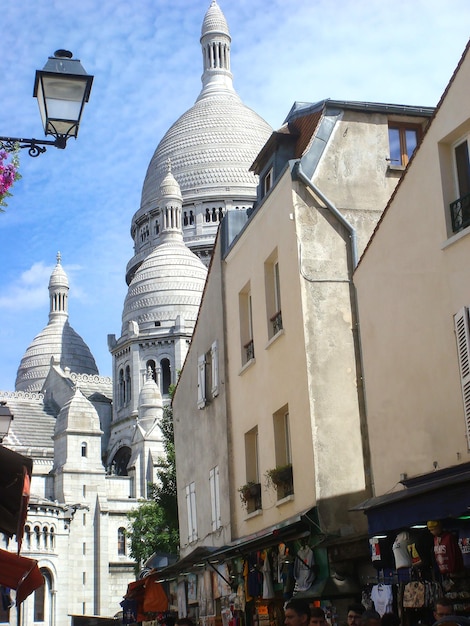 Mening van Montmartre en basiliek Parijs Frankrijk Plaatsverticaal