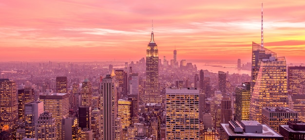 Mening van New York Manhattan tijdens zonsonderganguren