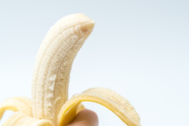 Menselijke Hand met Banaan Fruit Voedingsconcept