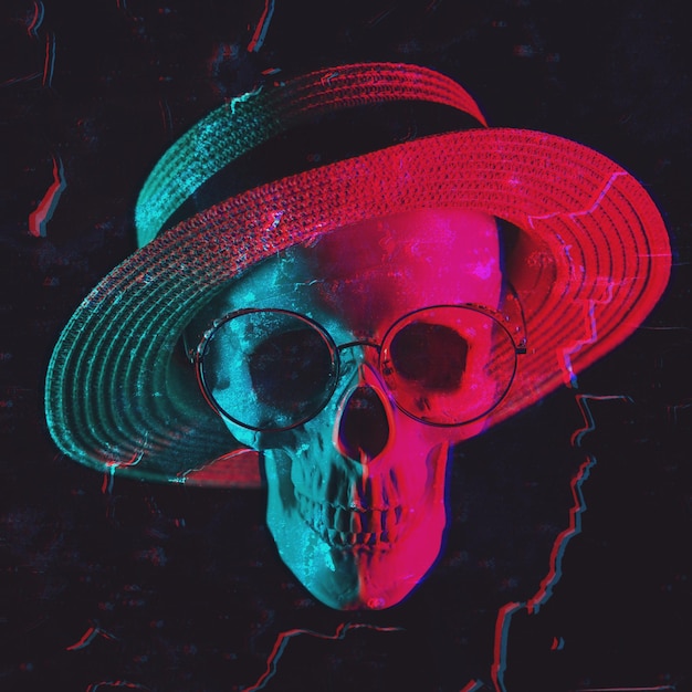 Menselijke schedel met bril en een hoed met een gebarsten textuur en 3D-glitch-effect