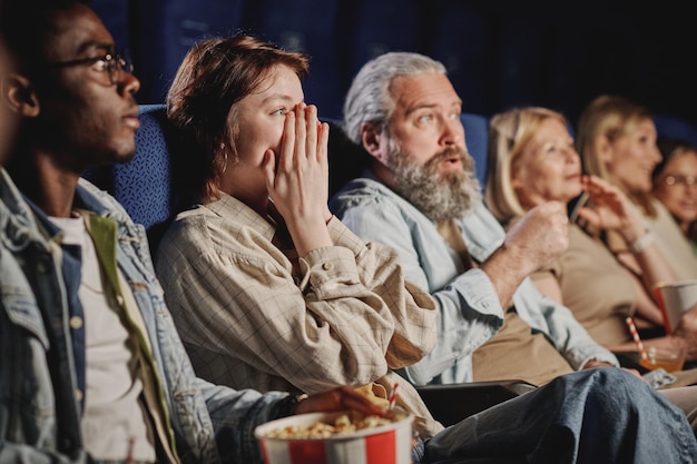 Mensen die reageren op een filmscène