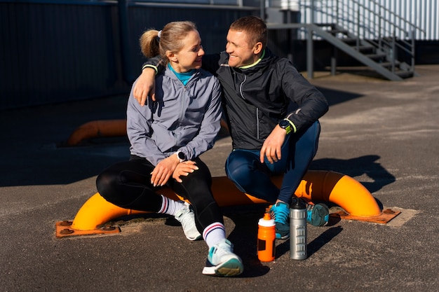 Foto mensen die samen trainen