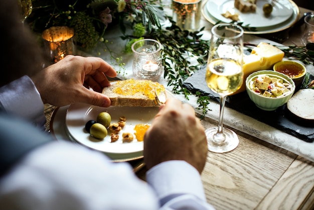 Mensen handen eten eten