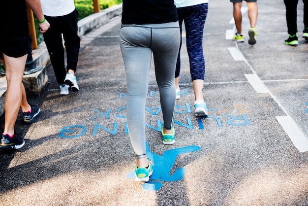 Mensen joggen in het park