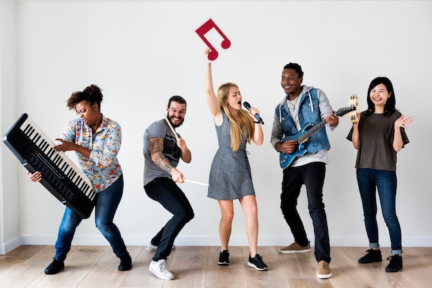 Mensen samen genieten van muziek