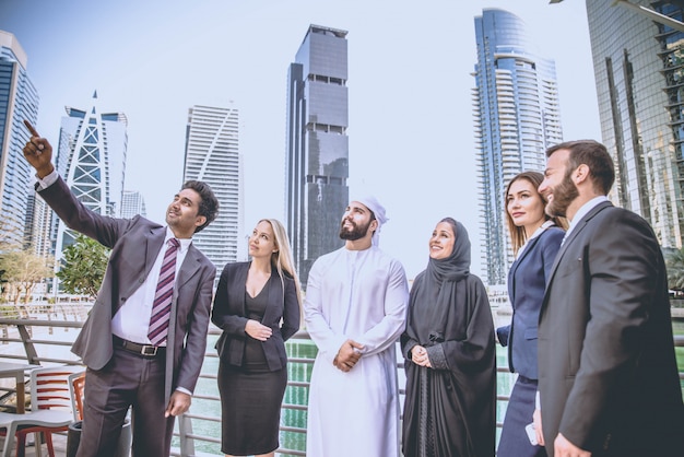Mensen uit het bedrijfsleven in Dubai