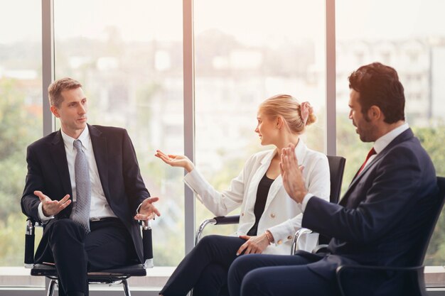 Mensen uit het bedrijfsleven vergadering conferentie discussie bedrijfsconcept