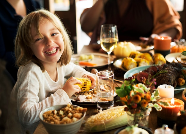 Foto mensen vieren thanksgiving dag