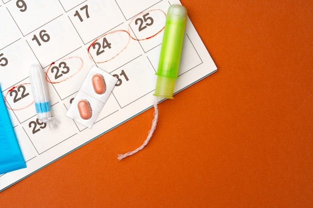 Menstruatiekalender met maandverband en tampons