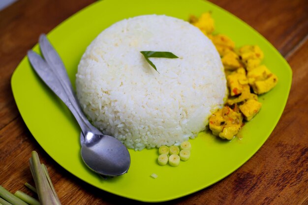 Menu of eating rice with a side dish of opor chicken sliced into small pieces