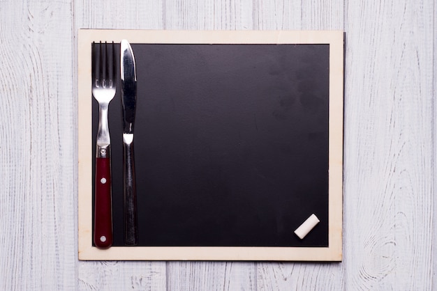 Foto menu schoolbord met mes en vork