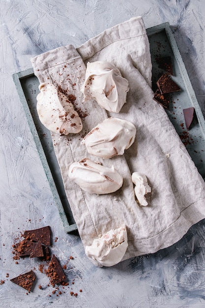 Meringue bakken met chocolade