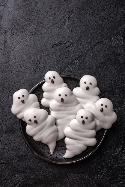 Meringue ghoast as halloween party decor