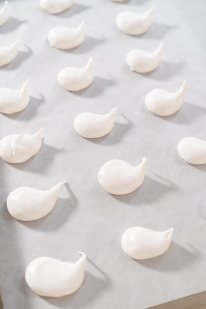 Meringue-koekjes voor Pasen