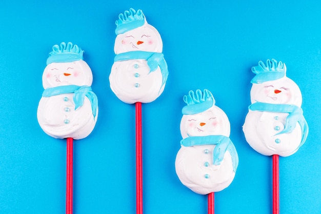 Meringue snowmen. Christmas treats for children. DIY New Year's dessert.
