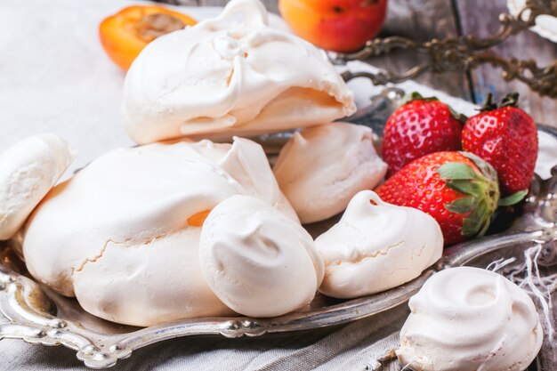 Meringue with apricot and strawberry