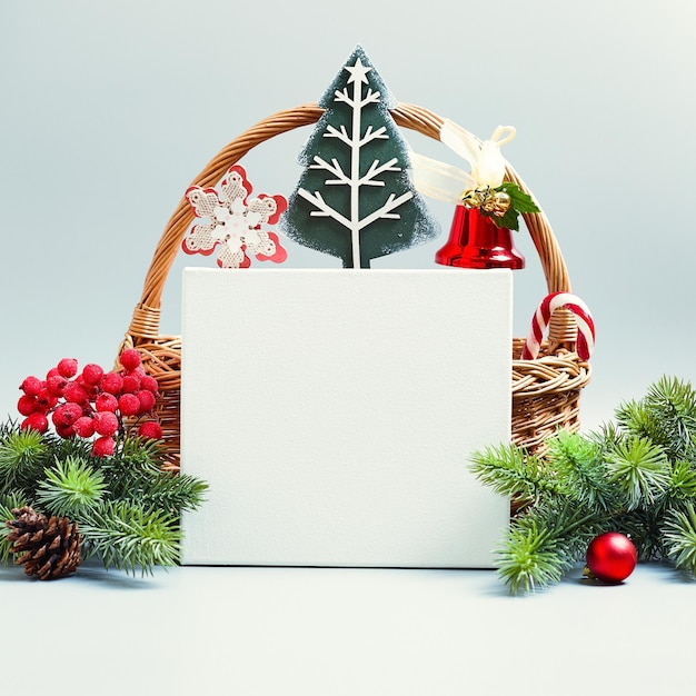 メリークリスマスカード。クリスマスツリーとスパークルボケライトとクリスマスの背景