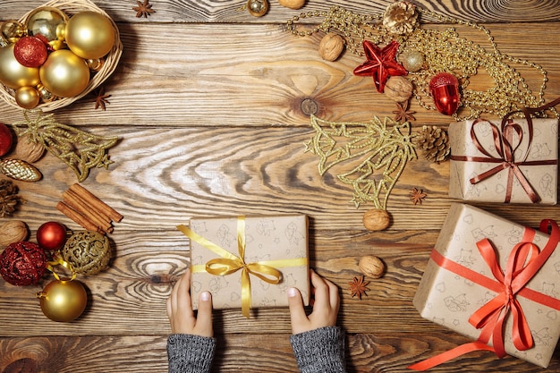 Foto buon natale e buone feste con preparazione regali