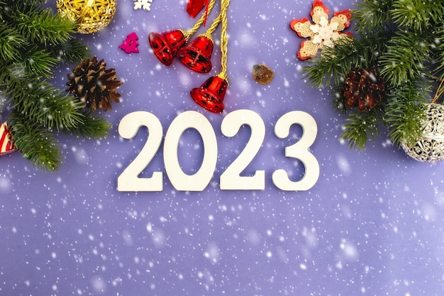 기쁜 성탄과 새해 복 많이 받으세요 개념 배너해피 뉴 이어 2023 숫자 2023의 상징