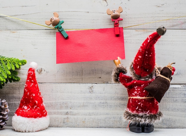 メリークリスマスと新年あけましておめでとうございます、雪と装飾のある冬の季節。ボクシングデーの値札。