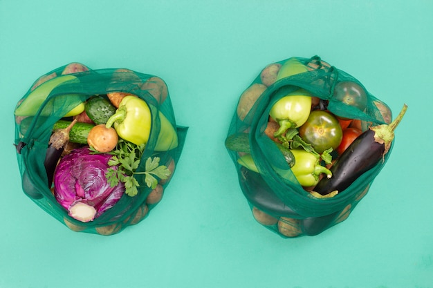 写真 野菜詰め合わせのメッシュ食料品袋