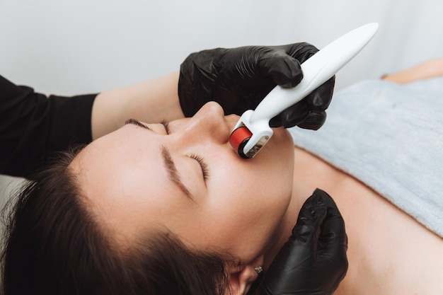 Mesotherapy using microneedles Facial rejuvenation and moisturizing procedure The process of mesotherapy procedure in the spa clinic Mesotherapy of the face