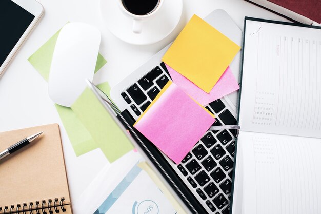 Photo messy office table