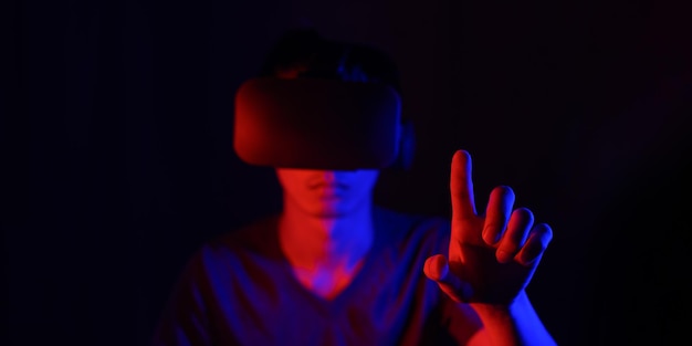 Met behulp van VR-bril gesimuleerde wereld van metaverse lichaamshouding