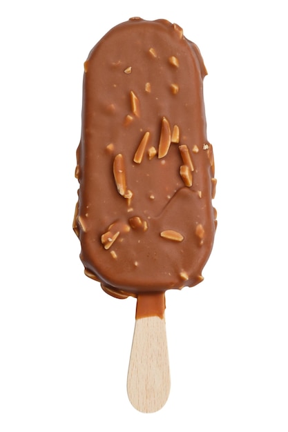 Met chocolade omhuld ijs op een stokje met amandelen ijs ijs zomer geïsoleerd op wit