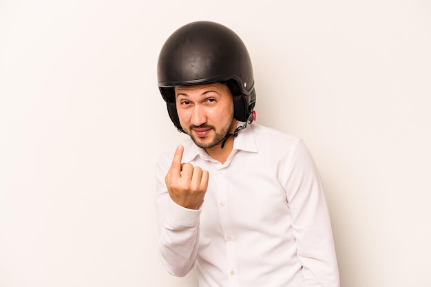 Met de vinger naar je wijzend alsof uitnodigend dichterbij komt