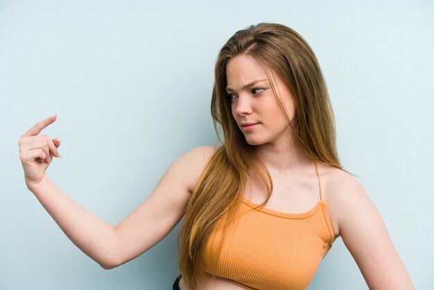 Met de vinger naar je wijzend alsof uitnodigend dichterbij komt