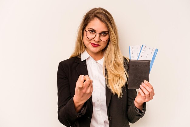 Met de vinger naar je wijzend alsof uitnodigend dichterbij komt